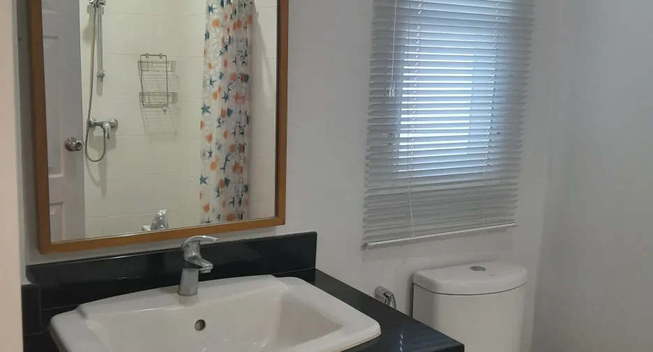 Casa en alquiler de 3 habitaciones en Mueang Samut Sakhon, Samut Sakhon