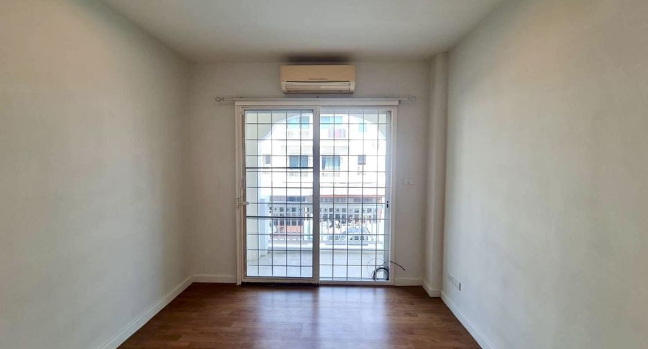 For sale 3 bedrooms townhouse in Phasi Charoen, Bangkok