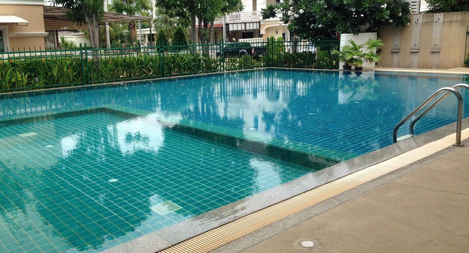 For sale 3 bedrooms townhouse in Phasi Charoen, Bangkok