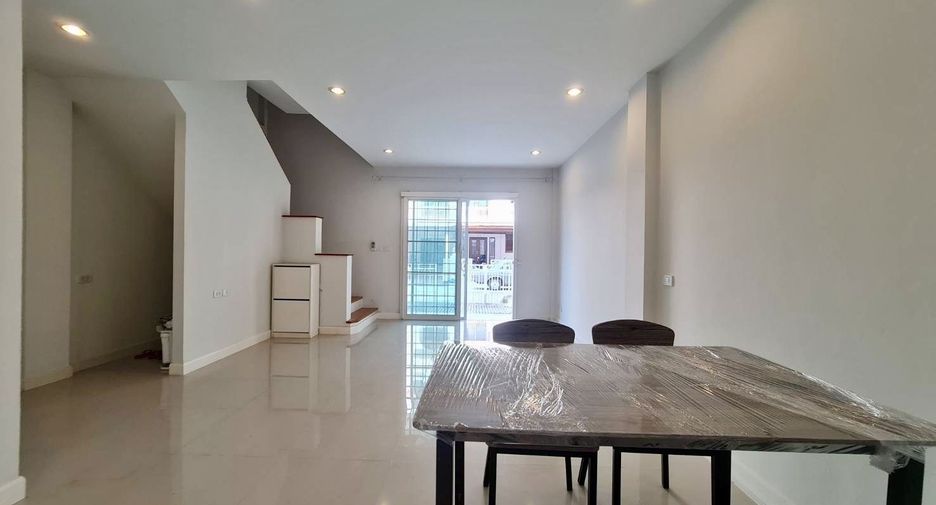 For sale 3 bedrooms townhouse in Phasi Charoen, Bangkok
