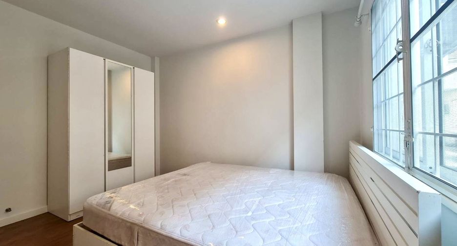 For sale 3 bedrooms townhouse in Phasi Charoen, Bangkok
