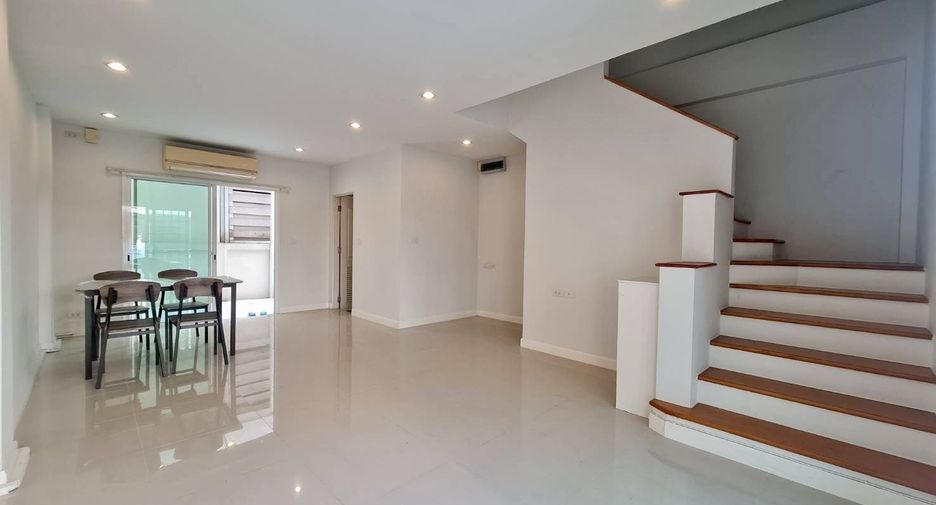 For sale 3 bedrooms townhouse in Phasi Charoen, Bangkok