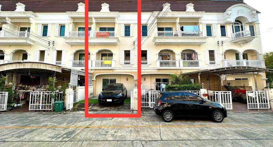 For sale 3 bedrooms townhouse in Phasi Charoen, Bangkok