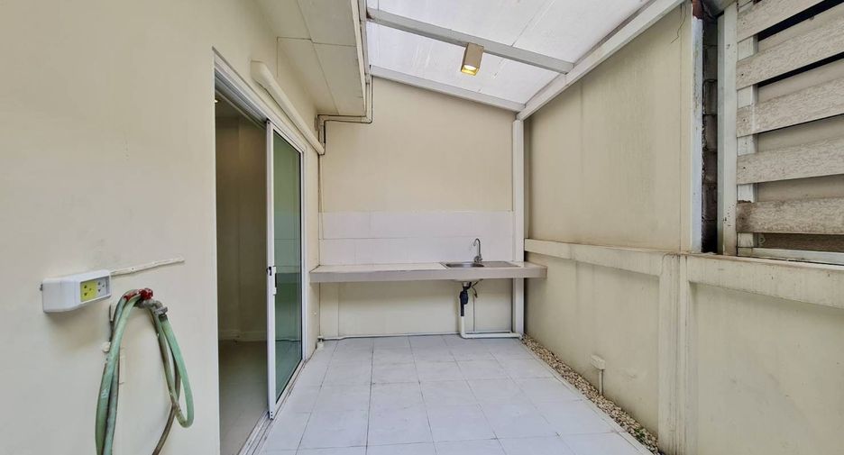 For sale 3 bedrooms townhouse in Phasi Charoen, Bangkok