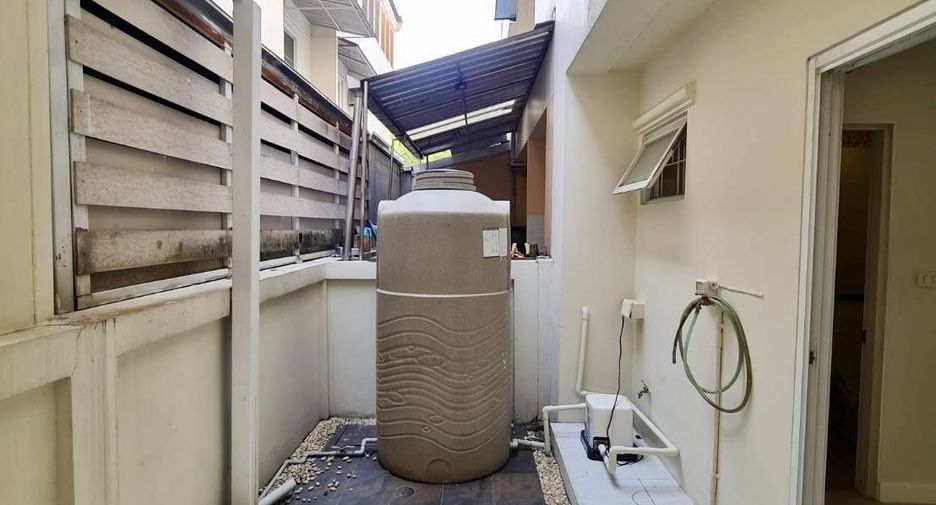 For sale 3 bedrooms townhouse in Phasi Charoen, Bangkok
