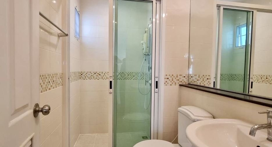 For sale 3 bedrooms townhouse in Phasi Charoen, Bangkok
