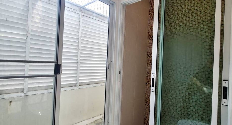 For sale 3 bedrooms townhouse in Phasi Charoen, Bangkok