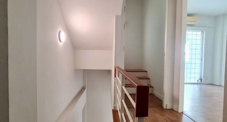 For sale 3 bedrooms townhouse in Phasi Charoen, Bangkok