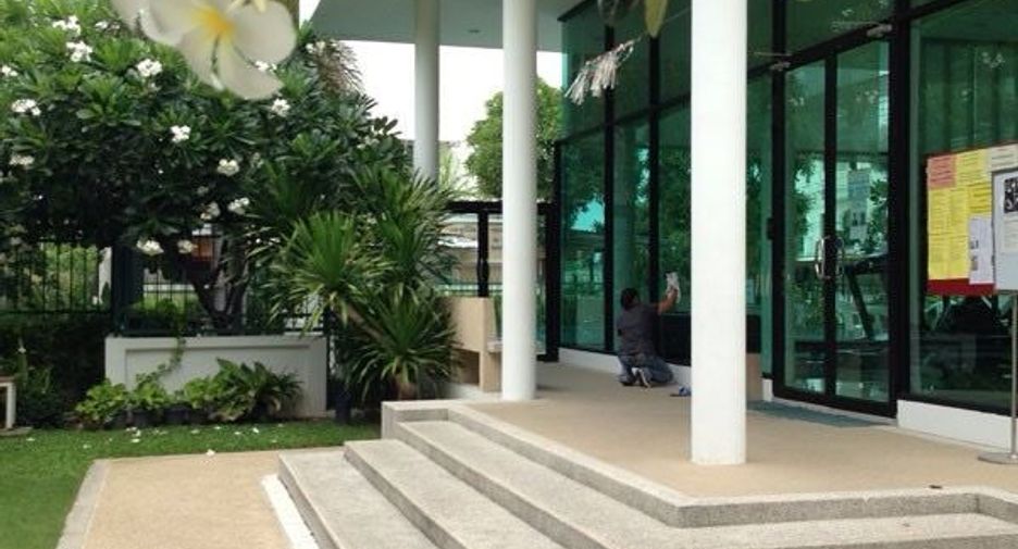 For sale 3 bedrooms townhouse in Phasi Charoen, Bangkok