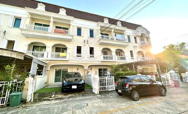 Reihenhaus zum Kauf mit 3 Zimmer in Phasi Charoen, Bangkok
