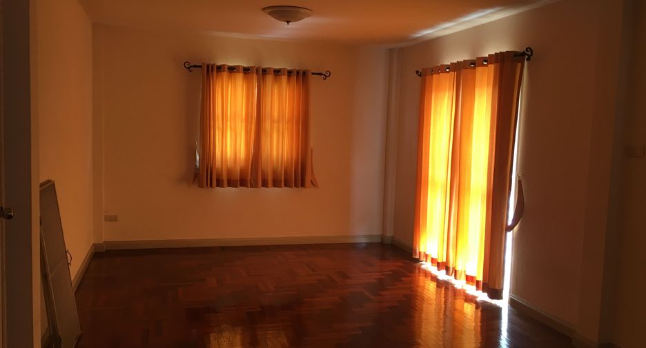 For sale 3 bedrooms house in Bang Khen, Bangkok