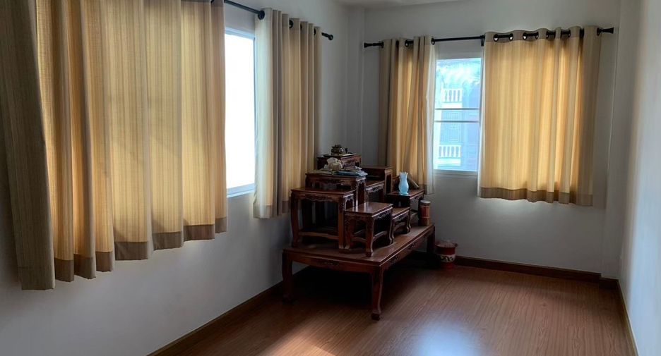 For sale 3 bedrooms retail Space in Bang Khun Thian, Bangkok