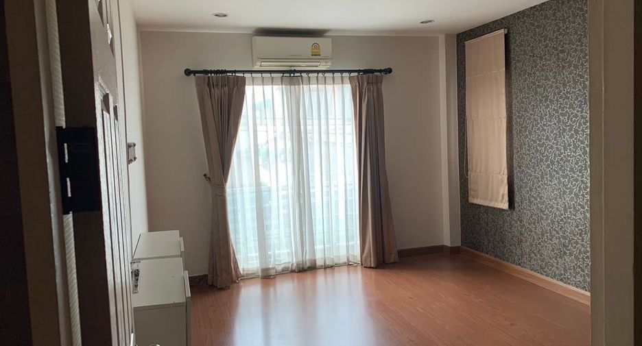 For sale 3 bedrooms retail Space in Bang Khun Thian, Bangkok