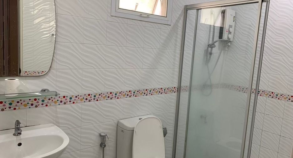 For sale 3 bedrooms retail Space in Bang Khun Thian, Bangkok