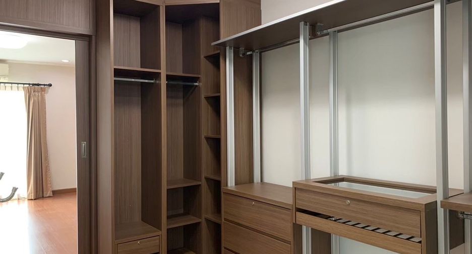 For sale 3 bedrooms retail Space in Bang Khun Thian, Bangkok