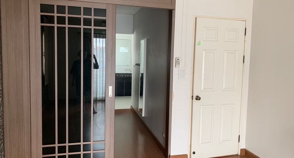 For sale 3 bedrooms retail Space in Bang Khun Thian, Bangkok