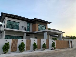 Casa en alquiler de 3 habitaciones en Bang Lamung, Chonburi