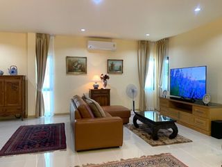 Casa en alquiler de 3 habitaciones en Bang Lamung, Chonburi