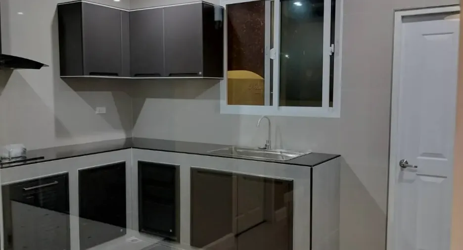 For sale 3 bedrooms townhouse in Bang Kapi, Bangkok