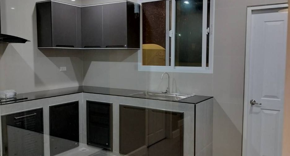 Reihenhaus zum Kauf mit 3 Zimmer in Bang Kapi, Bangkok