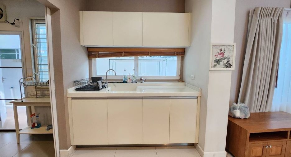 Haus zur Miete mit 4 Zimmer in Mueang Chiang Mai, Chiang Mai