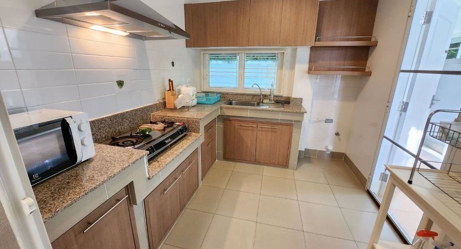 Haus zur Miete mit 4 Zimmer in Mueang Chiang Mai, Chiang Mai
