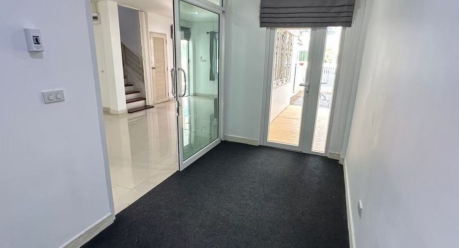 For rent 3 bedrooms house in Bang Lamung, Chonburi