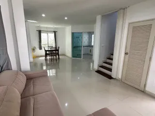 À louer 3 chambres maison à Bang Lamung, Chonburi