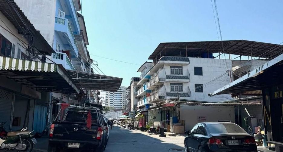 For rent 2 bedrooms retail Space in Bang Lamung, Chonburi