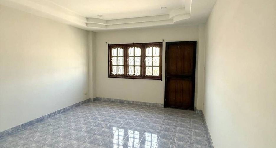 For rent 2 bedrooms retail Space in Bang Lamung, Chonburi