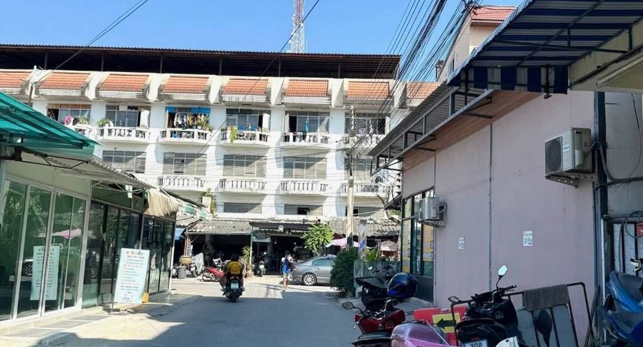 For rent 2 bedrooms retail Space in Bang Lamung, Chonburi