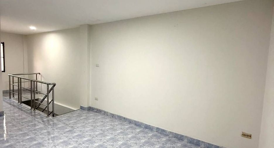 For rent 2 bedrooms retail Space in Bang Lamung, Chonburi