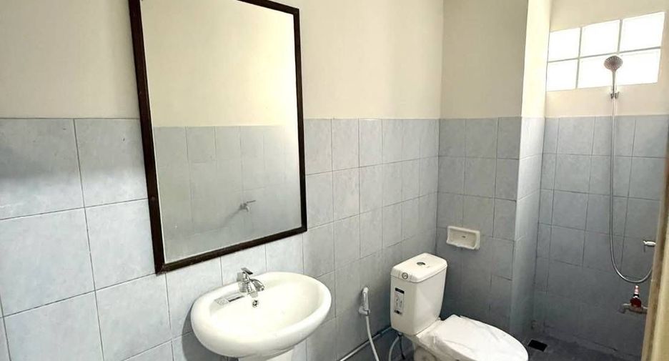 For rent 2 bedrooms retail Space in Bang Lamung, Chonburi