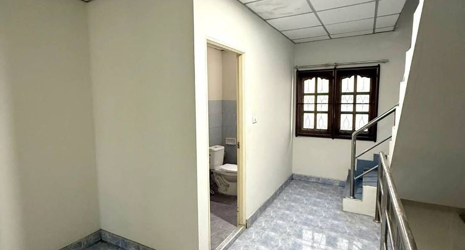 For rent 2 bedrooms retail Space in Bang Lamung, Chonburi