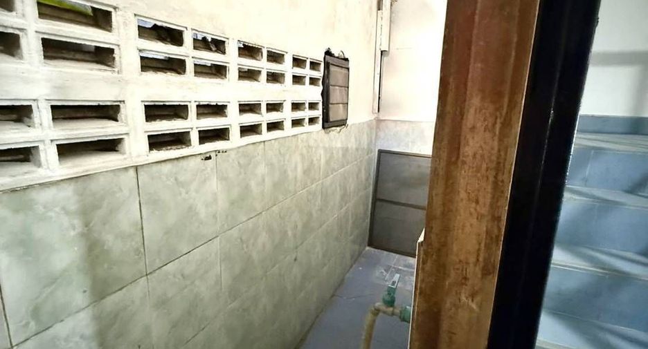 For rent 2 bedrooms retail Space in Bang Lamung, Chonburi