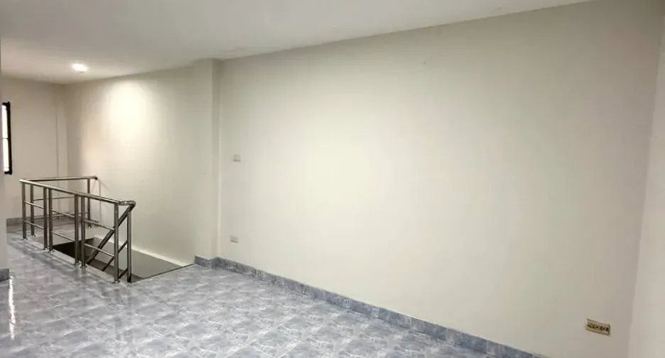 For rent 2 bedrooms retail Space in Bang Lamung, Chonburi
