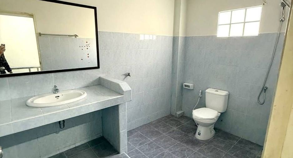 For rent 2 bedrooms retail Space in Bang Lamung, Chonburi