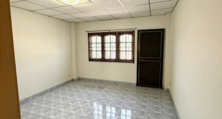 For rent 2 bedrooms retail Space in Bang Lamung, Chonburi
