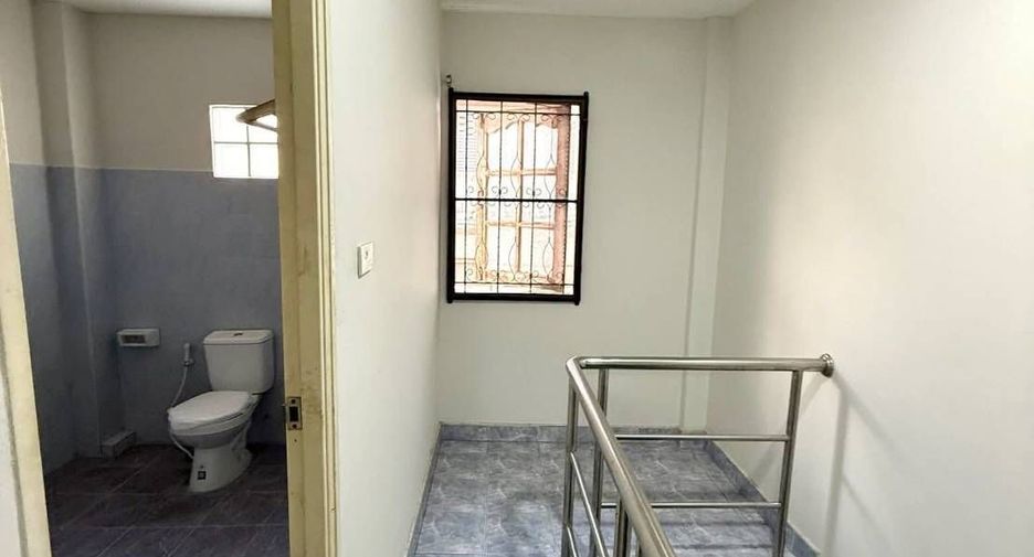 For rent 2 bedrooms retail Space in Bang Lamung, Chonburi