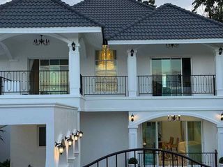 Villa zum Kauf mit 5 Zimmer in Bang Lamung, Chonburi