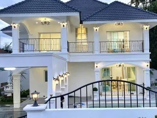 Villa zum Kauf mit 5 Zimmer in Bang Lamung, Chonburi