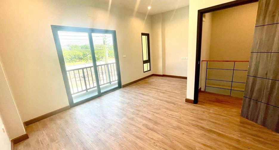À vendre 2 chambres maison de ville à Mueang Rayong, Rayong