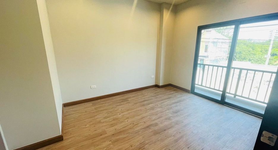 À vendre 2 chambres maison de ville à Mueang Rayong, Rayong