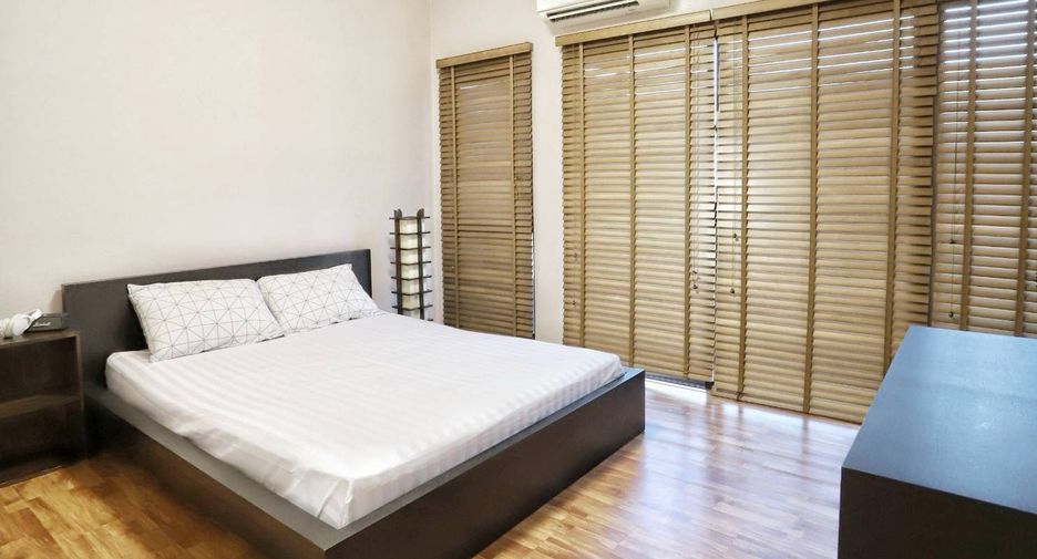 For sale 3 bedrooms townhouse in Phra Khanong, Bangkok