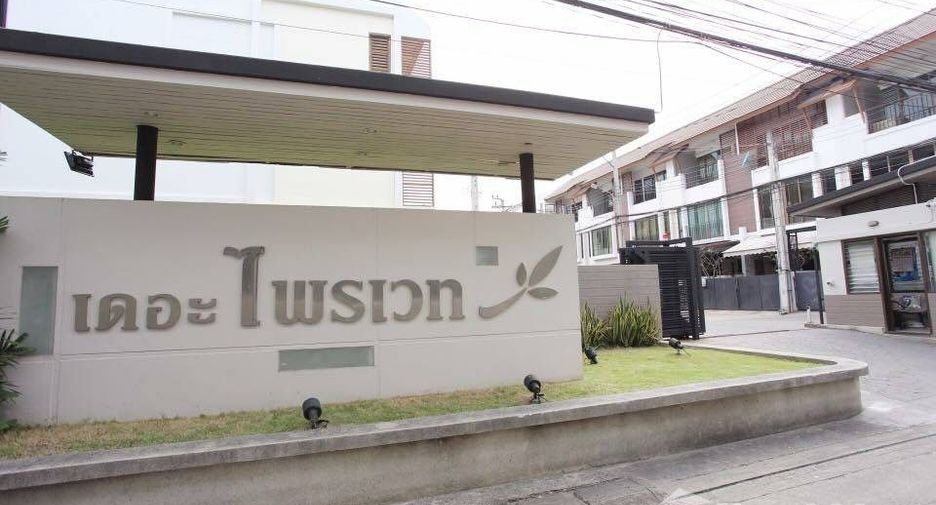 For sale 3 bedrooms townhouse in Phra Khanong, Bangkok