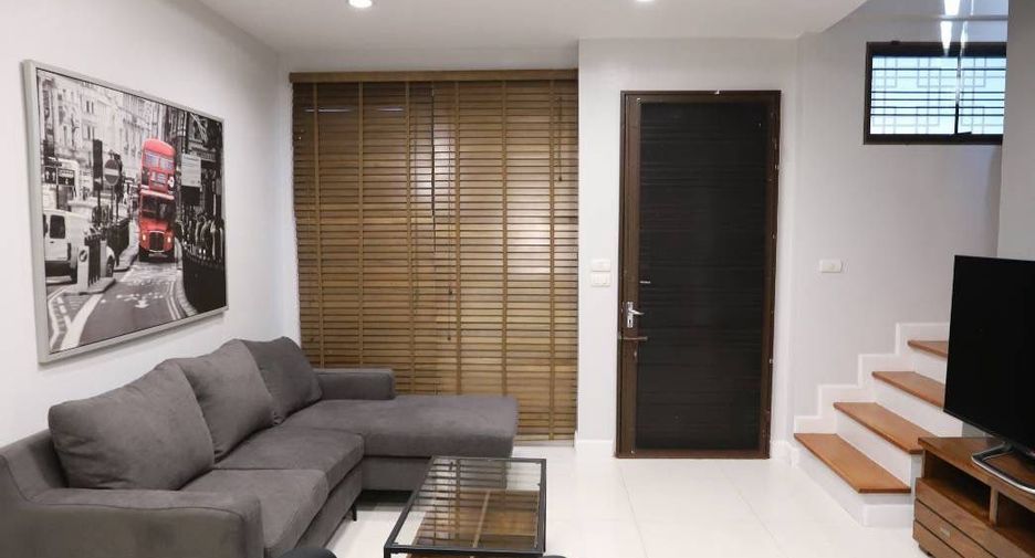 For sale 3 bedrooms townhouse in Phra Khanong, Bangkok