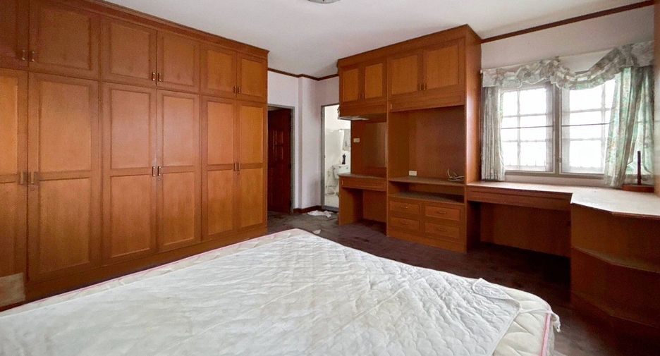 For sale 7 bedrooms townhouse in Hua Hin, Prachuap Khiri Khan