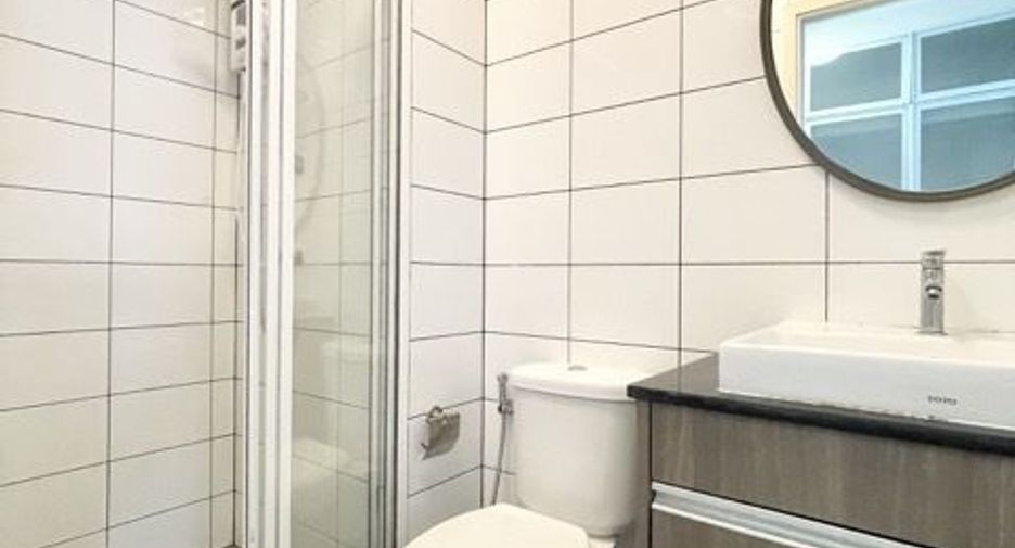 For sale 1 Beds condo in Huai Khwang, Bangkok