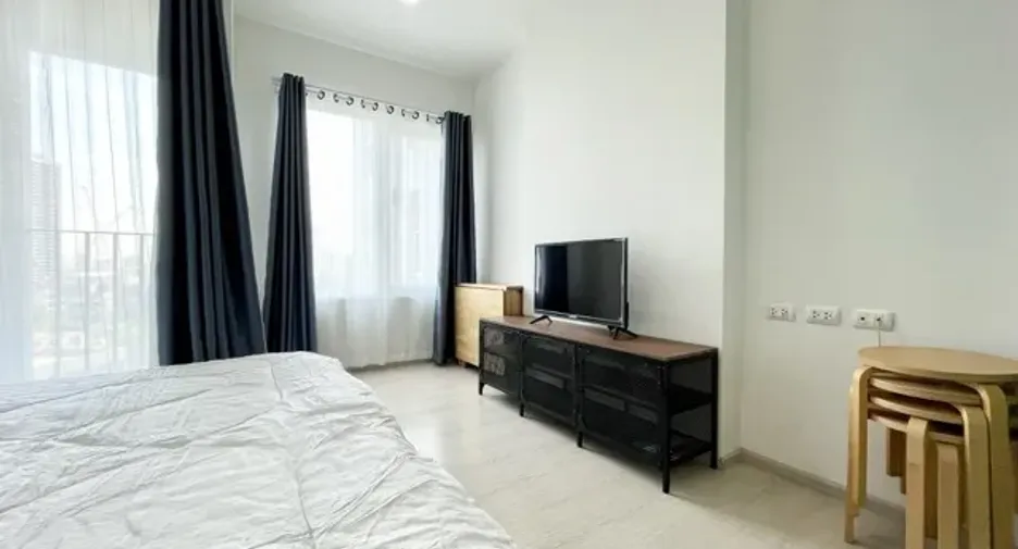 For sale 1 Beds condo in Huai Khwang, Bangkok