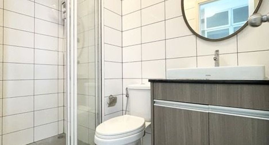 For sale 1 Beds condo in Huai Khwang, Bangkok